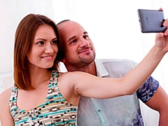 Chambre à dormir, Gros cul, Grosse bite, Gros seins, Sucer une bite, En levrette, Maigrichonne, Adolescente