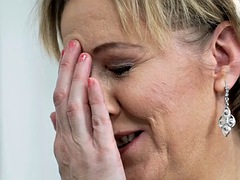 Pijpbeurt, Oudere vrouw, Sperma shot, Vingeren, Handbeurt, Likken, Masturbatie, Rijpe lesbienne