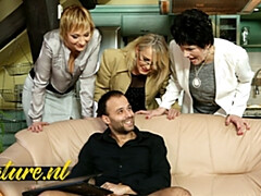 Blasen, Hundestellung, Brille, Gruppe, Milf, Muschi, Strümpfe, Spielzeuge