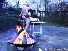 18 летние, Брюнетки, Сперма во рту, Член, Собачьи, Европейки, Дедушка, На природе
