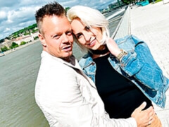 Gros cul, Grosse bite, Blonde, Sucer une bite, En levrette, Cheveux courts, Jarretelles, Adolescente