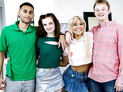 18 jahre, Grosser schwanz, Blasen, Hundestellung, Flotter vierer, Natürlichen titten, Jungendliche (18+), Titten