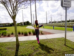 Gros cul, Grosse bite, Gros seins, Sucer une bite, Classique, Gorge profonde, Interracial, Pov