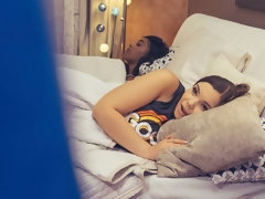 Blasen, Braunhaarige, Geschnappt, Betrug, Fingern, Handjob, Jungendliche (18+), Titten