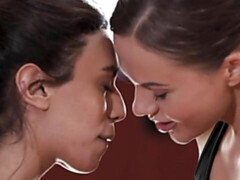 Bad, Blondine, Kompilation, Puppe, Lesbisch, Masturbation, Natürlichen titten, Entkleiden