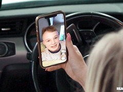 Blonde, Voiture, Gode, Seins naturels, Chatte, Jouets