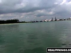 In den arsch, Bikini, Blasen, Hardcore, Im freien, Zierlich, Öffentlich, Teen in den arsch