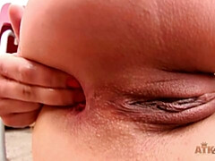 Grosse titten, Braunhaarige, Kitzler, Frau, Muschi, Rasiert, Scherzbold, Titten