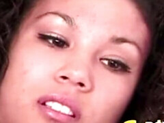 Grosse bite, Sucer une bite, Brunette brune, Masturbation, Plan cul à trois