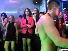 Leie, Blondine, Cfnm, Gruppe, Hd, Interrassisch, Milf, Party