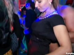 Enthousiasteling, Naakte man aangeklede vrouw, Aangekleed, Dansen, Orgie, Billekoek, Zuigen, Swinger