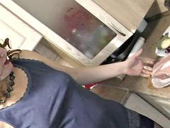 Grote mammen, Blond, Handbeurt, Ondergoed, Slipje, Openbaar, Tieten likken, Onder de rok