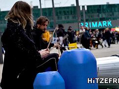 ブロンド, ディルド, 挿入, 公共, オマンコ, 一人, オッパイの, のぞき