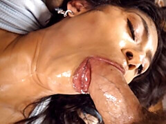 Gros cul, Grosse bite, Gros seins, Sucer une bite, Brunette brune, En levrette, Cuisine