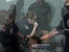 着衣女と全裸男, バック, 異人種間, 淫乱熟女, アウトドア, 現実, 三人, ユニフォーム