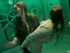 Blasen, Puppe, Hardcore, Lesbisch, Nackt, Orgie, Dusche, Ablutschen