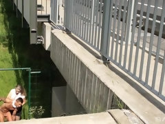 Blond, Pijpbeurt, Sperma shot, Sperma in gezicht, Rijpe lesbienne, Buiten