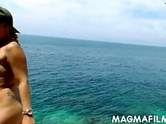 Plage, Bikini, Blonde, Couple, Éjaculer dans la bouche, Allemand, Branlette thaïlandaise, Public