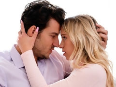 Blond, Pijpbeurt, Hondjeshouding, Handbeurt, Zoenen, Likken, Geschoren, Tieten likken