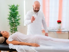 Gros seins, Sucer une bite, En levrette, Branlette thaïlandaise, Massage, Masturbation, Mère que j'aimerais baiser, Nénés