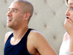 Stellung 69, Amerikanisch, Grosse titten, Kehlenfick, Gesichtssitzen, Würgen, Natürlichen titten, Jungendliche (18+)