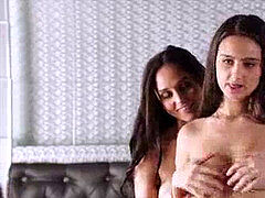 Sucer une bite, Éjaculation interne, 2 femmes 1 homme, Embrassement, Lingerie, Lécher le sphincter, Plan cul à trois