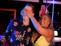 アナル, デカパイ, ブロンド, クラブ, 手コキする, ヒール, 叫ぶ, タトゥー