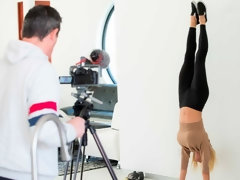 Язык в попке, Блондинки, Две девушки, Поцелуи, Лесбиянка, Киски, Втроем, Сиськи