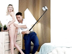 Chambre à dormir, Grosse bite, Blonde, Sucer une bite, En levrette, Seins naturels, Adolescente, Nénés
