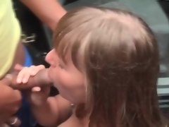 Grosse titten, Blondine, Blasen, Freund, Aufs gesicht abspritzen, Öffentlich, Ablutschen, Flotter dreier