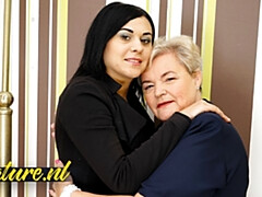 Belle grosse femme bgf, Gros cul, Gros seins, Doigter, Mamie, Petite femme, Adolescente, Nénés