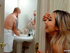 Asiatisch, Grosser arsch, Grosser schwanz, Grosse titten, Blondine, Blasen, Hundestellung, Milf