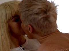 Cul, Tromperie, Pieds, Fétiche, Embrassement, Fille latino, Lesbienne, Gicler