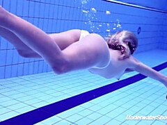 Hd, Piscine, Public, Softcore, Solo, Adolescente, Nénés, Sous marin