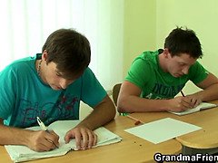 Blasen, Geile alte tussi, Reif, Milf, Mutti, Schreiend, Stiefmutter, Flotter dreier