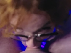 Leie, Blondine, Blasen, Kehlenfick, Brille, Natürlichen titten, Pov, Russisch