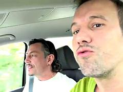 Nana, Beauté, Sucer une bite, Plan cul à trois, Nénés