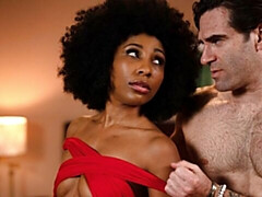 Verga grande, Tetas grandes, Mamada, Morena, Estilo perrito, Ébano, Interracial, Flaco