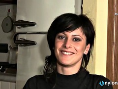 Chica, Morena, Pies, Ama de casa, Italiano, Lencería, Nylon, Solo