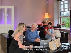 Grote kont, Bizar, Huisvrouw, Moeder die ik wil neuken, Natuurlijke tieten, Kousen, Tatoeage, Vrouw