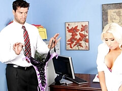 Grosser arsch, Grosser schwanz, Grosse titten, Blondine, Blasen, Milf, Büro, Titten