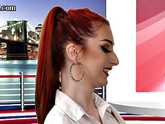 Enthousiasteling, Dominante vrouw, Fetisj, Hakken, Kousen, Tatoeage, Tiener, Webcamera