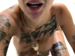 In den arsch, Braunhaarige, Dildo, Hardcore, Masturbation, Solo, Spielzeuge