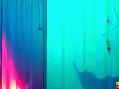 Tussi, Grosser schwanz, Blasen, Kehlenfick, Dürr, Jungendliche (18+), Titten