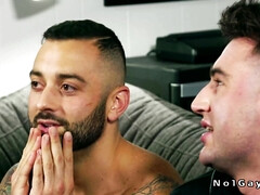 Éjaculation interne, En levrette, Homosexuelle, Poilue, Branlette thaïlandaise, Embrassement, Muscle, Tatouage