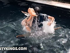 デカチン, フェラチオ, バック, 顔射, Hd, なめる, 赤毛, 三人