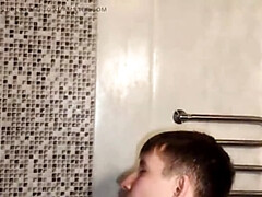 Salle de bains, Gros seins, Sucer une bite, Grossier, Conversation vulgaire, En levrette, Hd, Russe