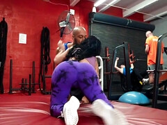 Grote kont, Pijpbeurt, Latijnse vrouw, Openbaar