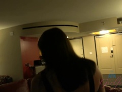 Amateur, Sucer une bite, Brunette brune, Branlette thaïlandaise, Petite amie, Talons, Rasée, Nénés