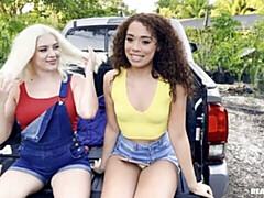 Grosse bite, En levrette, Noir ébène, 2 femmes 1 homme, Interracial, Seins naturels, Adolescente, Nénés